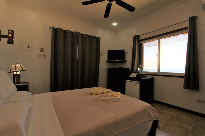 Room 6 of 37