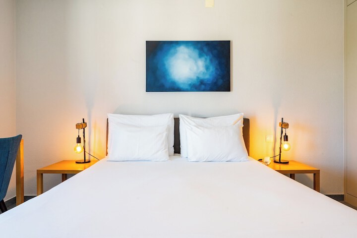 Room 18 of 100