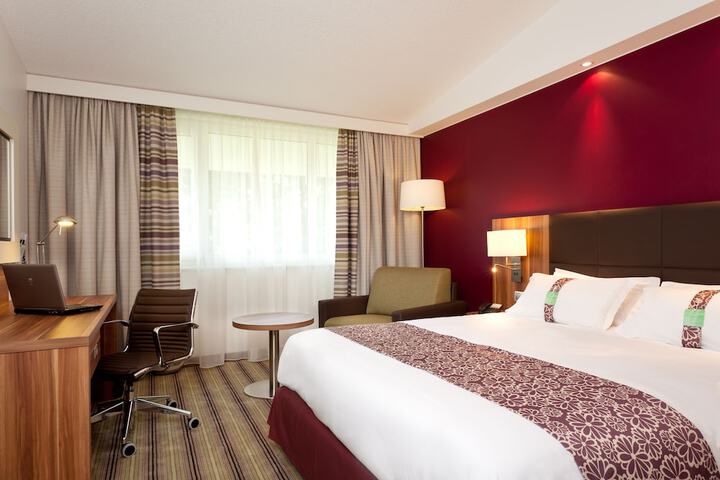 Room 4 of 41