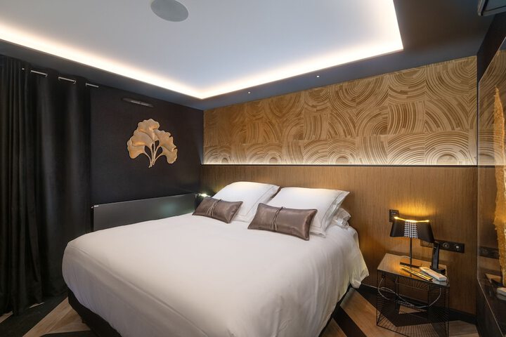 Room 25 of 204