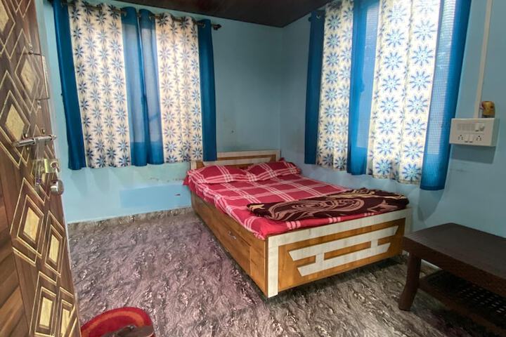 Room 4 of 50