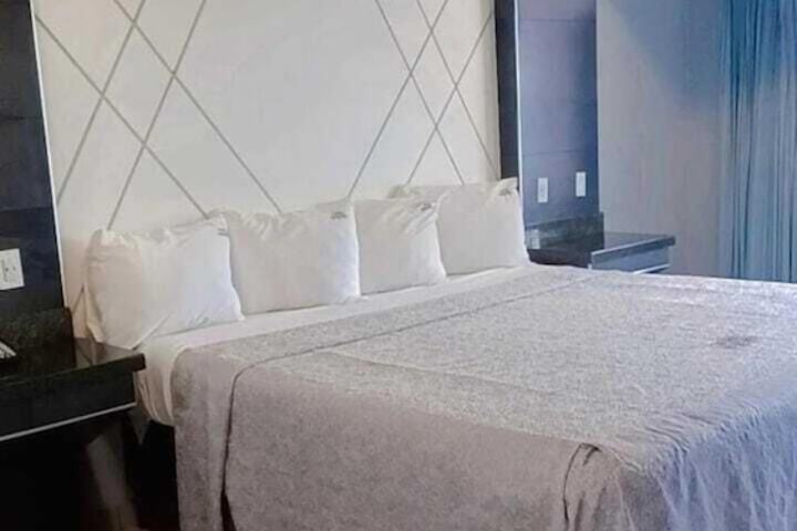 Room 4 of 7