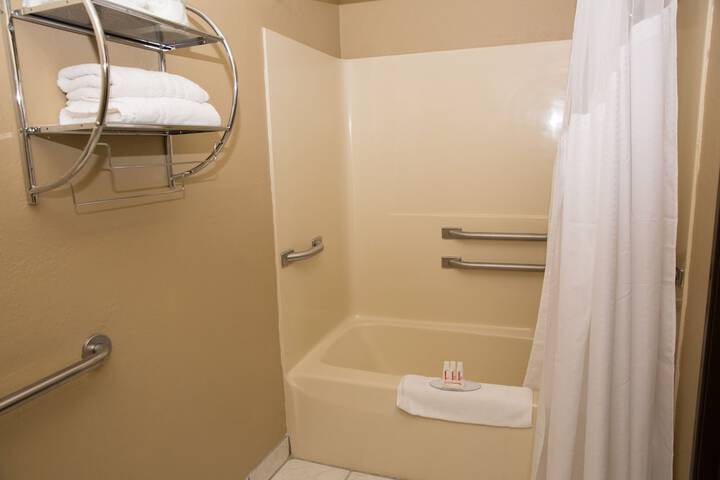 Room 9 of 13