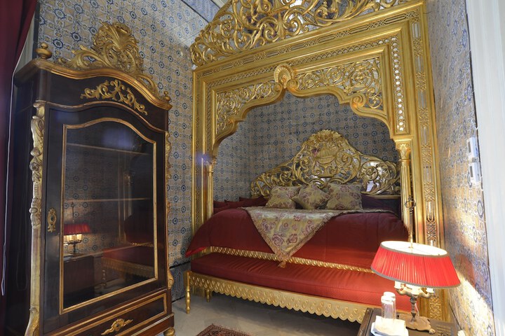 Room 15 of 42