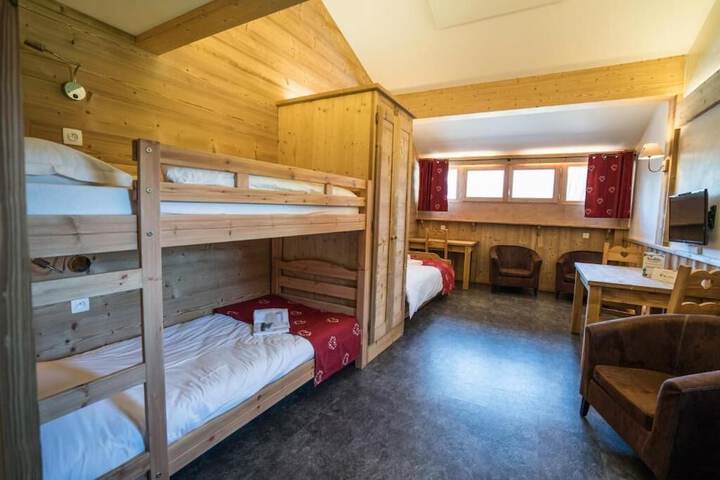 Room 6 of 82