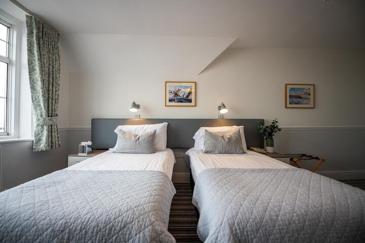 Room 10 of 76
