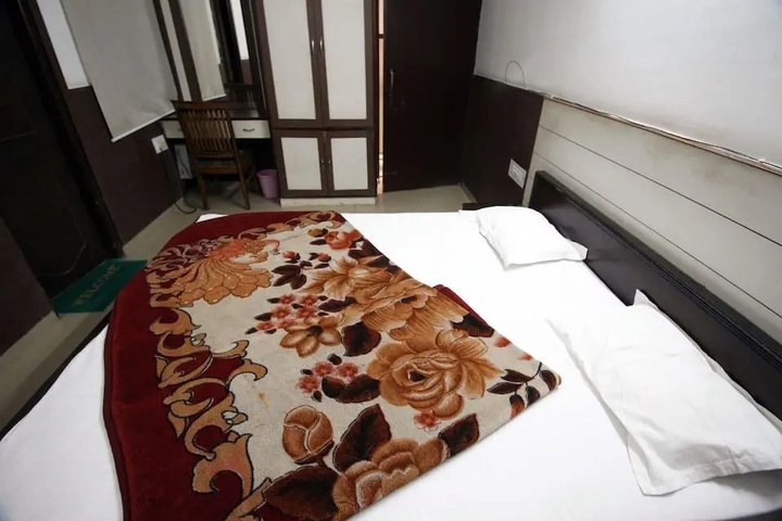 Room 5 of 6