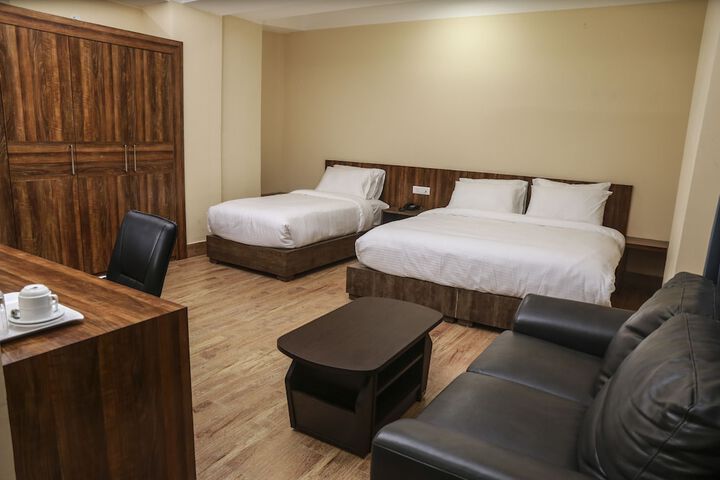 Room 7 of 28