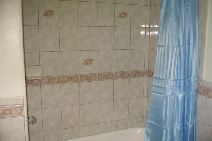 Deep soaking bathtub