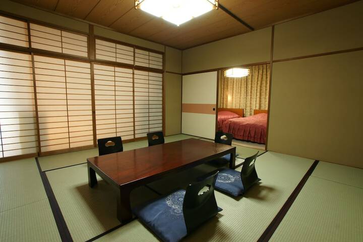 Room 8 of 25