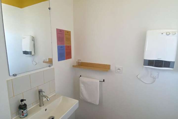 Room 76 of 122