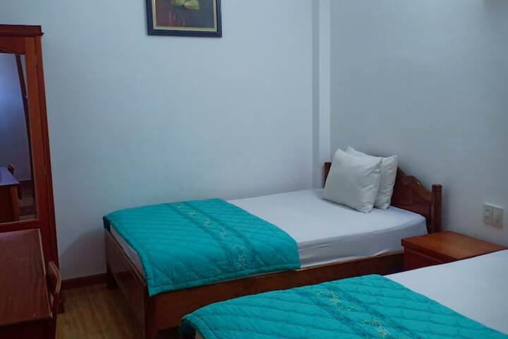 Room 3 of 37
