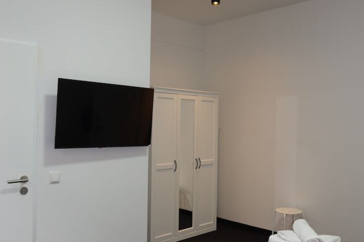Room 4 of 22