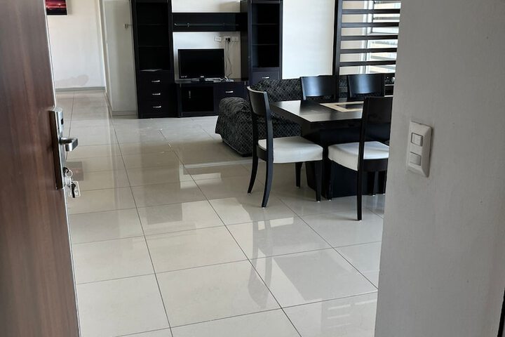 Room 10 of 27