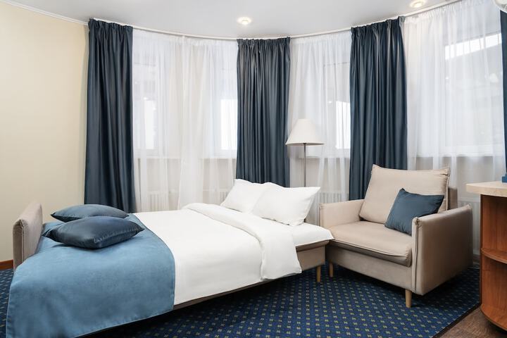 Room 4 of 28