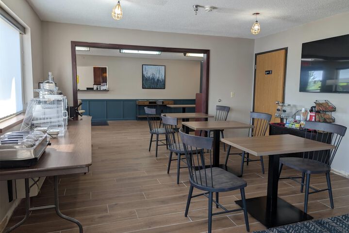 Breakfast/Coffee Service 24 of 26