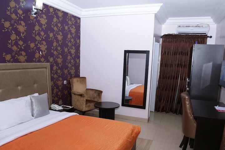 Room 4 of 26