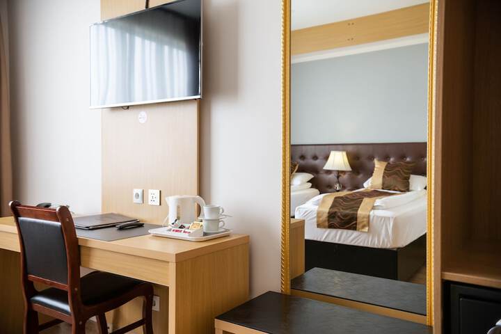 Room 28 of 72