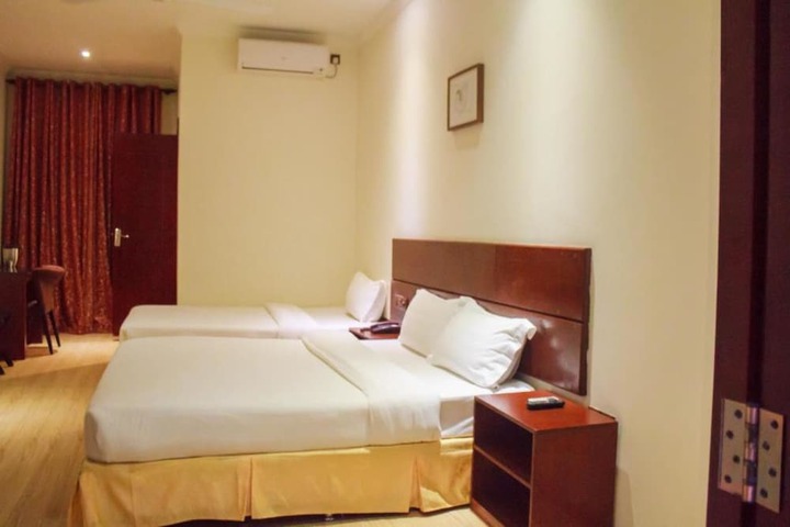 Room 12 of 35