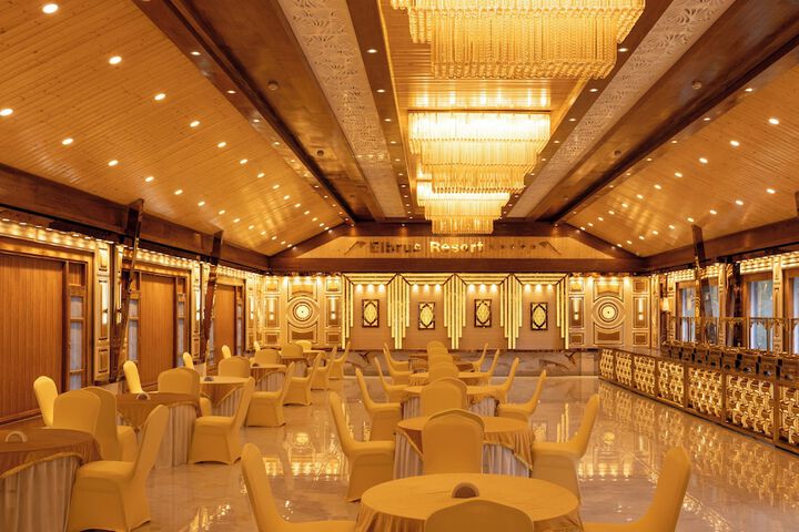 Ballroom/Hall 74 of 91
