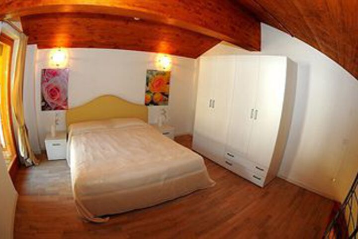 Room 10 of 27