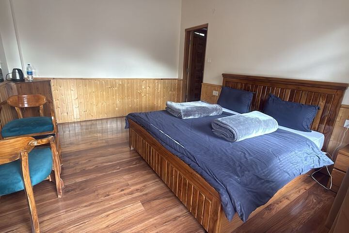 Room 5 of 11