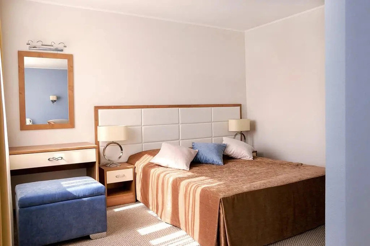 Room 2 of 8