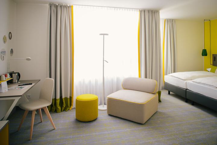 Room 9 of 77