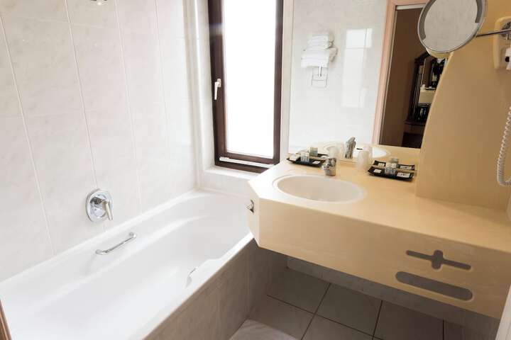 Room 27 of 56