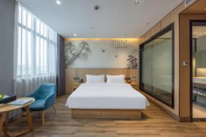 Room 4 of 6