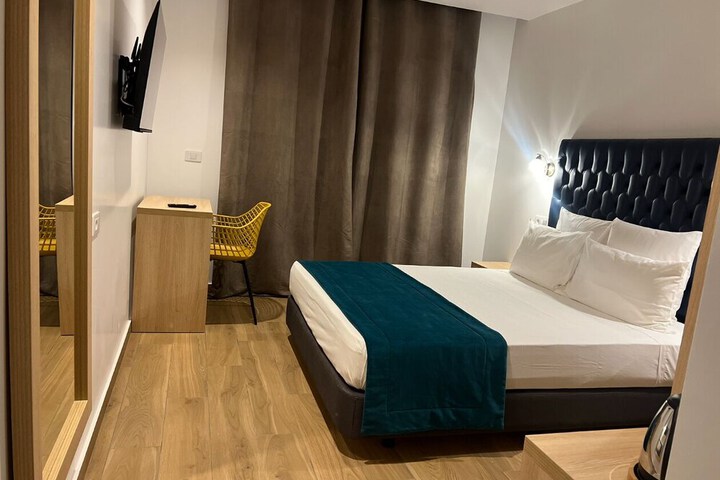 Room 3 of 11