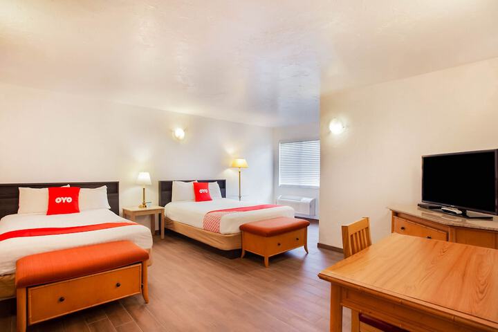 2 Queen Beds (1 of 24)