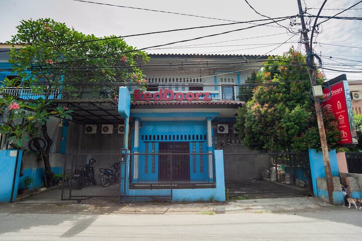 RedDoorz Syariah near Margonda Raya
