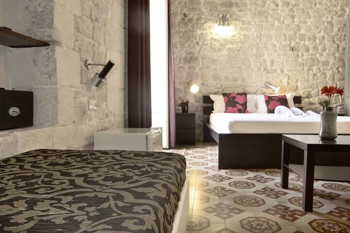 Room 4 of 21