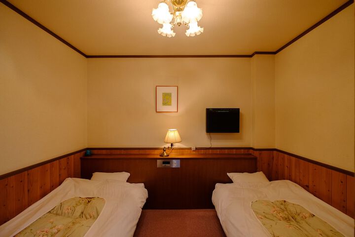 Room 10 of 94
