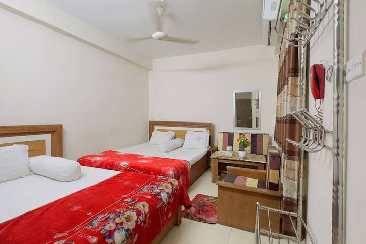 Room 4 of 30