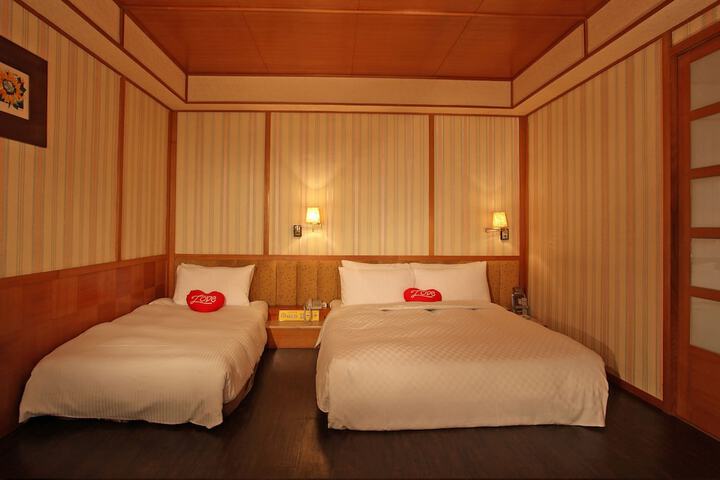 Room 7 of 32