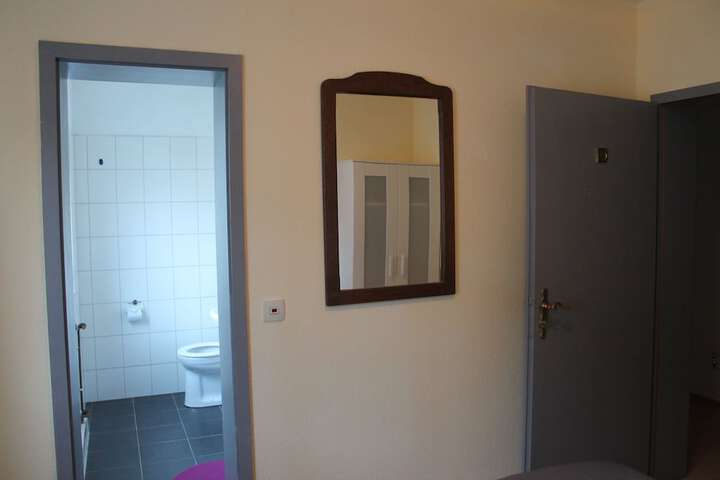 Room 21 of 27