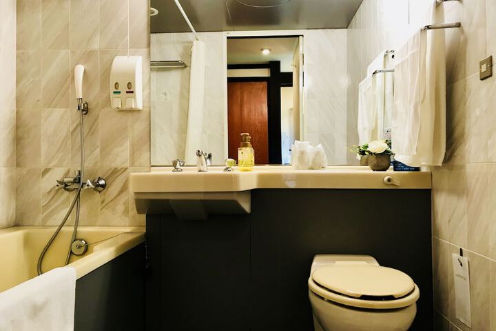 Room 19 of 38