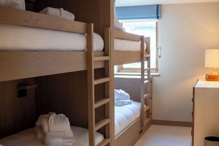 Room 53 of 146