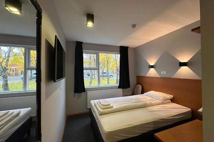 Room 8 of 16