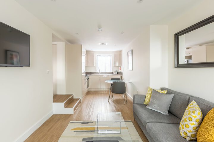 Room 9 of 28