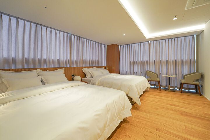 Room 30 of 76