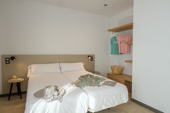 Room 4 of 28