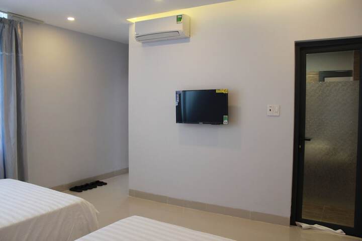 Room 9 of 33
