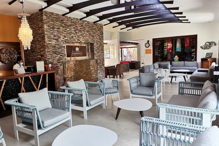 Entrance & Lobby