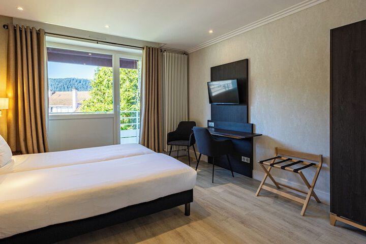 Room 6 of 30