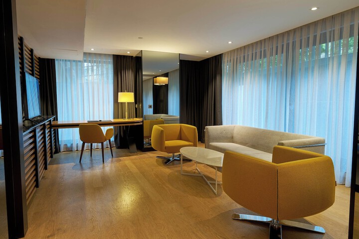 Room 103 of 203