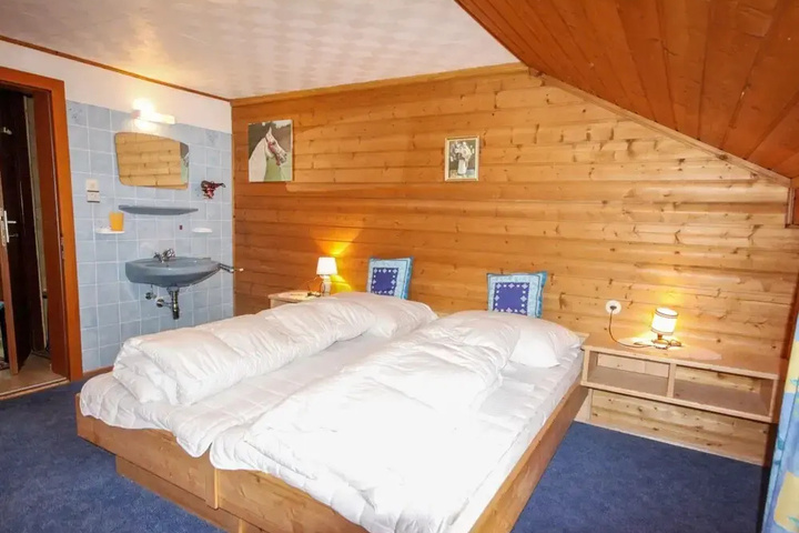 Room 5 of 13