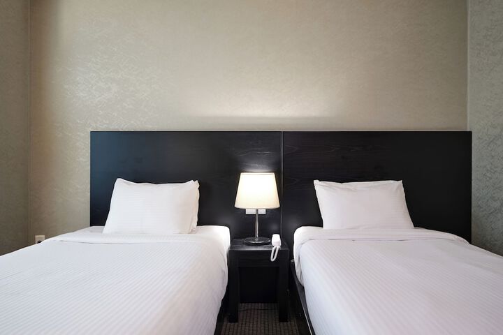 Room 13 of 48